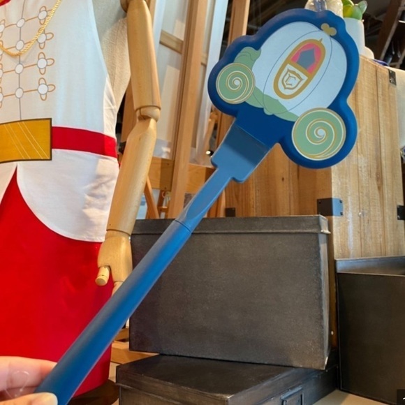 Cinderella Carriage Spatula - Picture 3 of 9